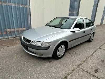 Gebraucht Opel Vectra 101 PS (74 kW) 1999 Silber Limousine