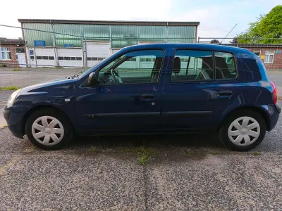 Używany Renault Clio II 58 KM (42 kW) 2003 Niebieski Hatchback