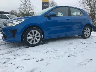 Usata Kia Rio Vision 101 CV (74 kW) 2023 Blu Berlina