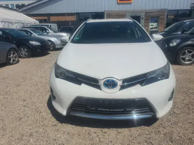 Gebraucht Toyota Auris Hybrid Executive 99 PS (72 kW) 2014 Weiß Kombi