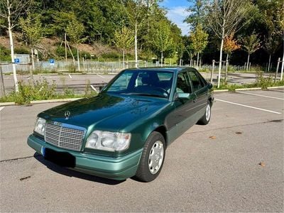 Usata Mercedes E220 150 CV (110 kW) 1994 Verde Berlina