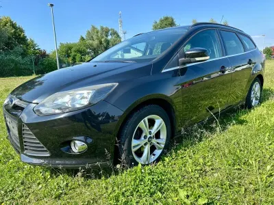 Gebraucht Ford Focus 101 PS (74 kW) 2014 Schwarz Limousine