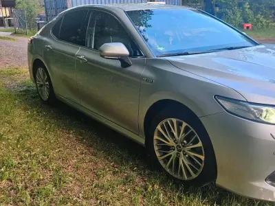 Gebraucht Toyota Camry 218 PS (160 kW) 2020 Silber Limousine