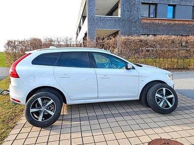Gebraucht Volvo XC60 R-Design Momentum 190 PS (139 kW) 2016 Weiß SUV