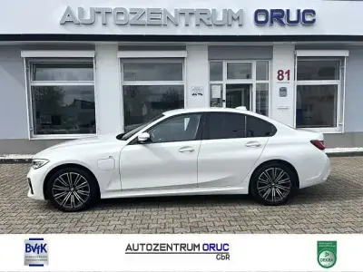 Używany BMW 330e M Sport 252 KM (185 kW) 2021 Biały Sedan/Limuzyna