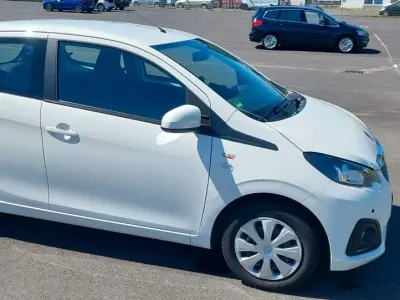 Gebraucht Peugeot 108 Active 72 PS (52 kW) 2018 Weiß Limousine