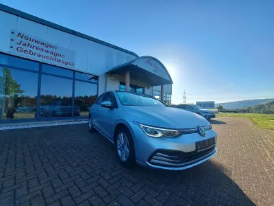 Gebraucht VW Golf VII IQ Drive 131 PS (96 kW) 2020 Reflexsilber metallic Limousine