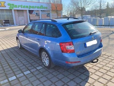 Denimblau metallic Gebraucht 2015 Skoda Octavia Ambition Kombi | 4.450 €
