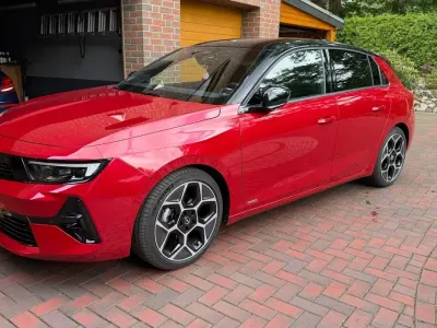 Gebraucht Opel Astra Ultimate 131 PS (96 kW) 2023 Rot Kleinwagen