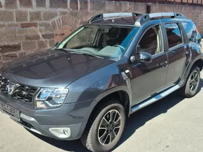 Gebraucht Dacia Duster Black Shadow 125 PS (91 kW) 2017 Grau SUV