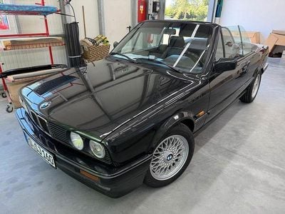 Schwarz Gebraucht 1992 BMW 320 Cabriolet Performance Cabrio | 21.990 €