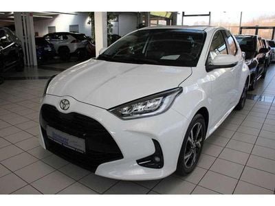 Neu Toyota Yaris Hybrid Comfort 116 PS (85 kW) 2026 Weiss Kleinwagen