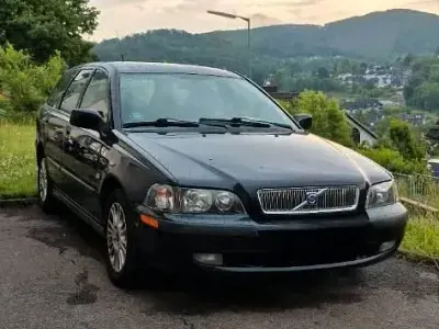 Second-hand Volvo V40 102 CP (75 kW) 2001 Negru Break
