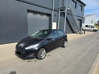 Gebraucht Ford Fiesta 95 PS (69 kW) 2014 Schwarz Kleinwagen