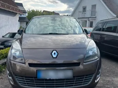 Gebraucht Renault Mégane 131 PS (96 kW) 2011 Braun Van / Kleinbus