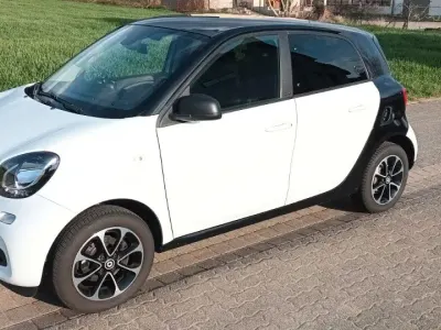 Używany Smart ForFour 71 KM (52 kW) 2018 Biały Hatchback