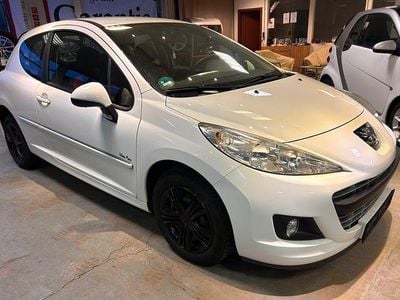 Gebraucht Peugeot 207 Tendance 73 PS (53 kW) 2011 Weiß Kleinwagen