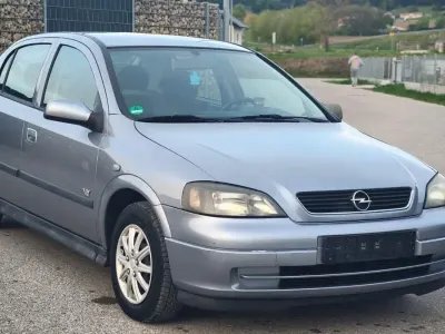 Używany Opel Astra Sport 101 KM (74 kW) 2003 Szary Sedan/Limuzyna