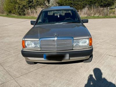 Second-hand Mercedes 190 109 CP (80 kW) 1990 Argintiu Berlinǎ