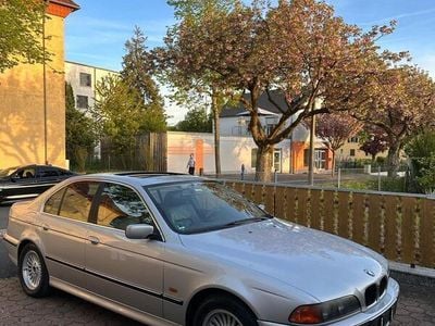 BMW 523