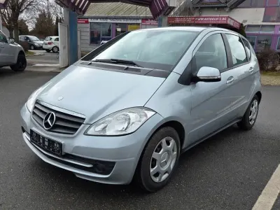 Używany Mercedes A180 116 KM (85 kW) 2009 Srebrny Sedan/Limuzyna