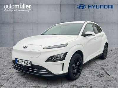 Gebraucht Hyundai Kona Advantage 100 kW (136 PS) 2023 Serenity white / mic SUV