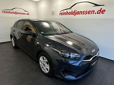 Grau Gebraucht 2024 Kia Ceed Kleinwagen | 17.390 € (Guter Preis)