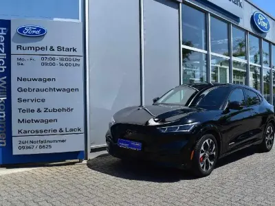 Gebraucht Ford Mustang Mach-E Basis 197 kW (269 PS) 2022 Iridiumschwarz metallic SUV