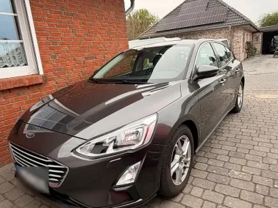 Gebraucht Ford Focus 100 PS (73 kW) 2018 Grau Limousine