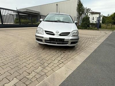 Nissan Almera Tino