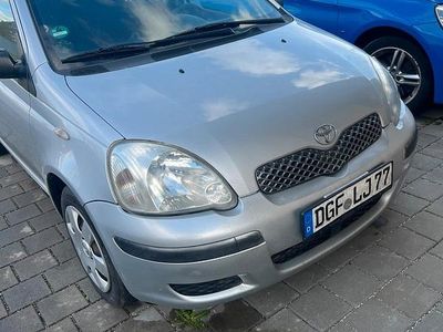 Gebraucht Toyota Yaris 65 PS (47 kW) 2004 Grau Kleinwagen