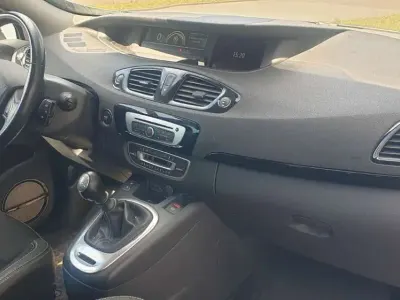 Gebraucht Renault Scénic III Bose Edition 110 PS (80 kW) 2015 Weiss "nacre" Limousine