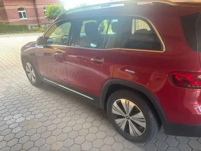Gebraucht Mercedes EQB300 167 kW (228 PS) 2022 Rot SUV