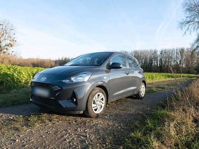 Gebraucht Hyundai i10 Select 67 PS (49 kW) 2023 Grau Kleinwagen