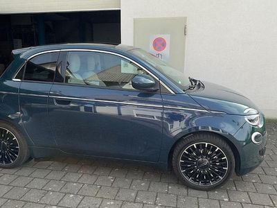 Gebraucht Fiat 500e La Prima 86 kW (118 PS) 2023 Blau Kleinwagen