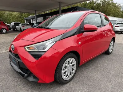 Używany Toyota Aygo X-play 72 KM (52 kW) 2018 Czerwony Hatchback