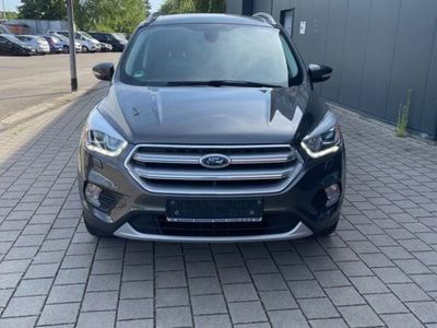 Gebraucht Ford Kuga Titanium 150 PS (110 kW) 2017 Grau SUV