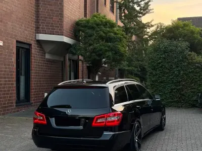 Gebraucht Mercedes E220 170 PS (125 kW) 2011 Schwarz Kombi