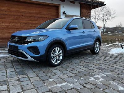 Clear blue metallic Neu 2026 VW T-Cross Life SUV | 27.695 € (Guter Preis)