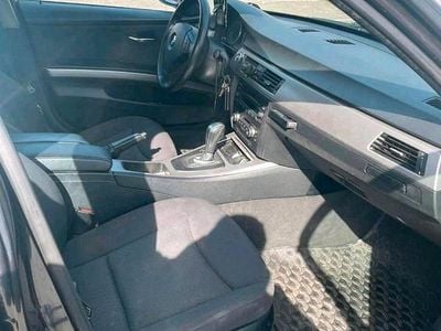 Gebraucht BMW 320 163 PS (119 kW) 2007 Grau Kombi