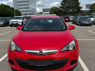 Gebraucht Opel Astra GTC Edition 101 PS (74 kW) 2013 Rot Coupé
