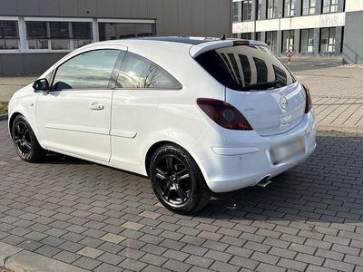Weiß Gebraucht 2009 Opel Corsa Kleinwagen | 2.800 € (Guter Preis)
