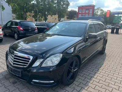 Gebraucht Mercedes E220 170 PS (125 kW) 2012 Schwarz Kombi