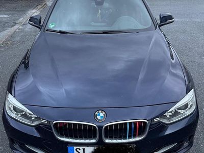 Blau Gebraucht 2012 BMW 320 Sport Line Kombi | 7.850 € (Etwas zu teuer)