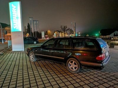 Gebraucht Mercedes 200 136 PS (100 kW) 1998 Schwarz Kombi