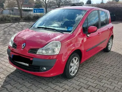 Usado Renault Modus 75 CV (55 kW) 2011 Rojo Monovolumen