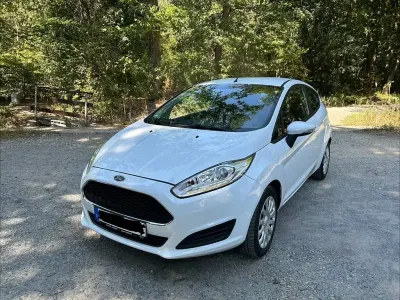 Gebraucht Ford Fiesta 60 PS (44 kW) 2017 Weiß Kleinwagen