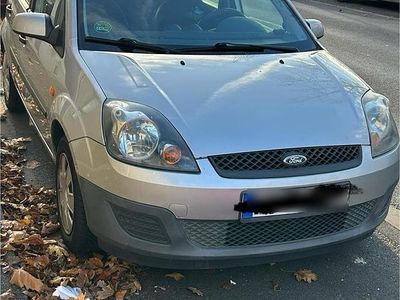 Silber Gebraucht 2006 Ford Fiesta Limousine | 2.200 € (Fairer Preis)