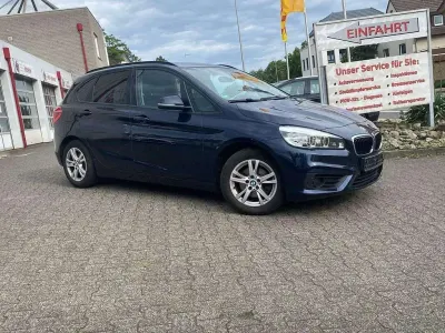 Gebraucht BMW 218 Sport Line 150 PS (110 kW) 2015 Imperialblau metalli Van / Kleinbus