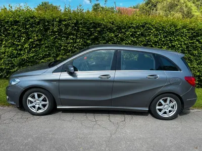 Gebraucht Mercedes B180 122 PS (89 kW) 2012 Grau Kleinwagen